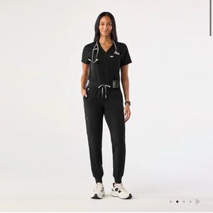 Brand new Figs set size M